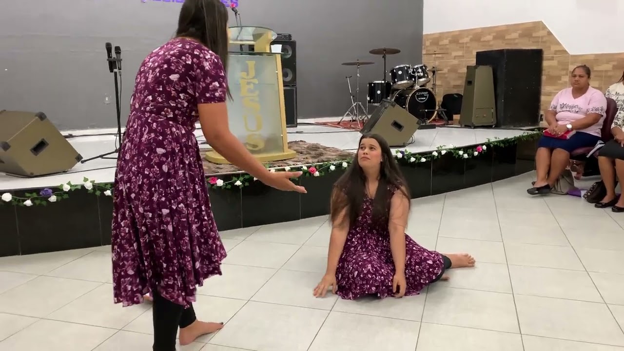 EU NÃO DESISTO ( STELLA LAURA ) CULTO DE MULHERES | Ministração Elyon