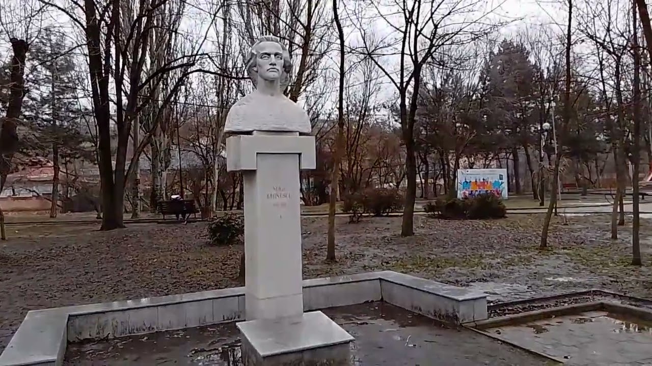 Strașeni monument al lui Mihai Eminescu #strașeni #moldova