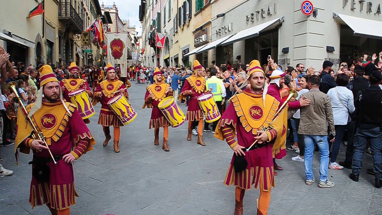 Il lungo applauso di Colcitrone a Porta del Foro