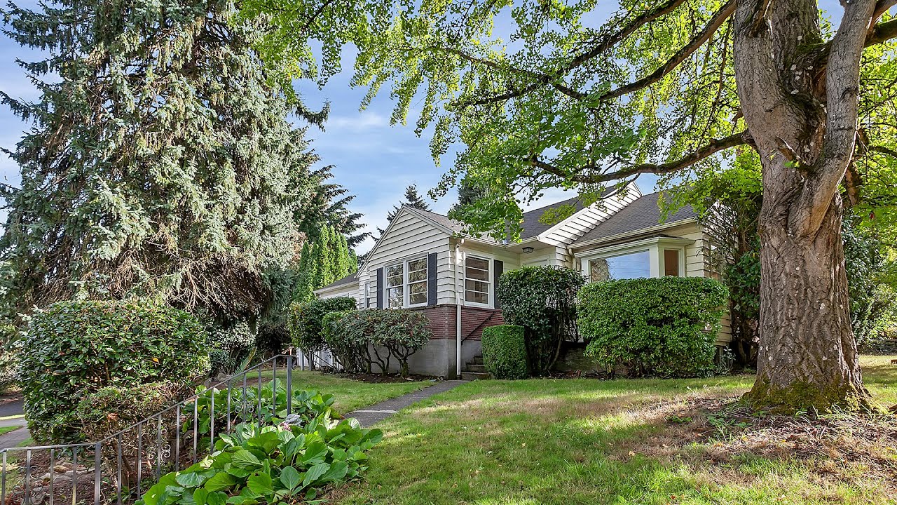 Gorgeous Spacious Home on Large Corner Lot in Portland ~ Video of 824 S. Canby St. ~ Portland homes