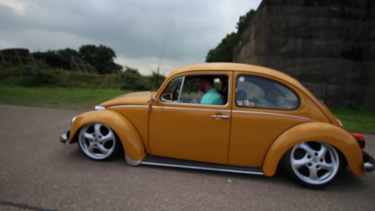 SLAMMED VW BEETLE. SCRAPING