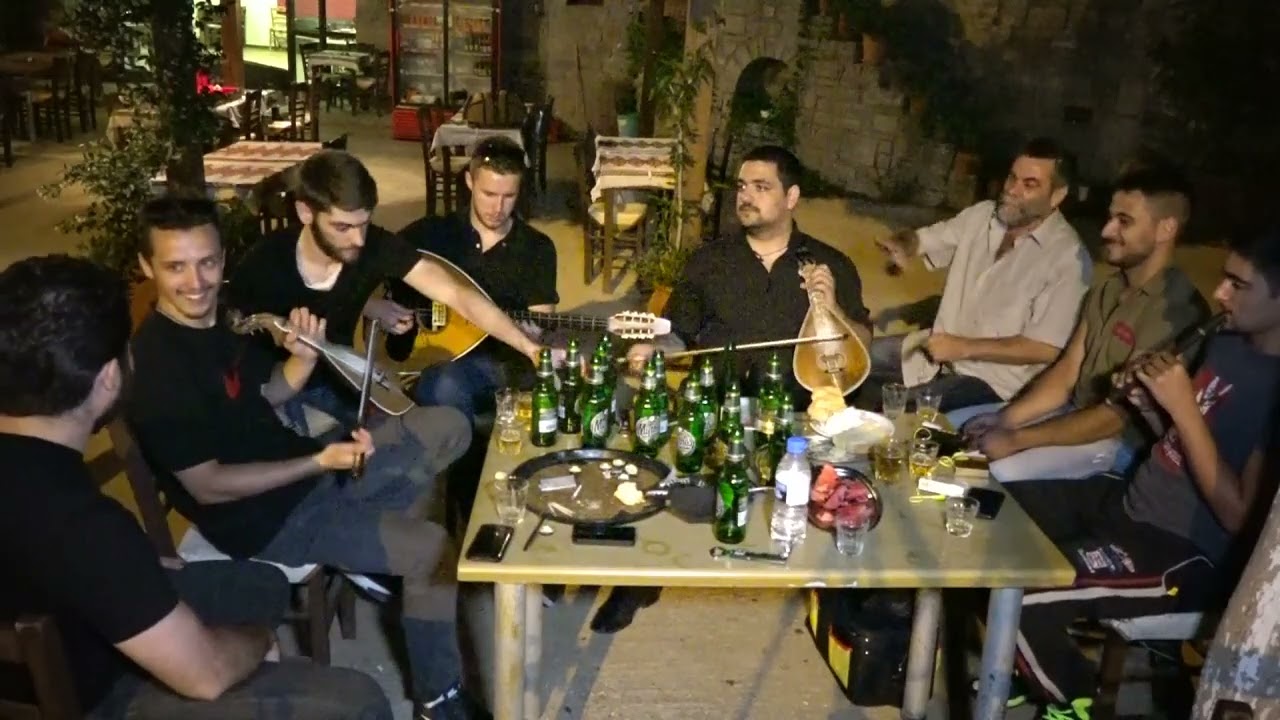 Λευτέρης Καλομοίρης Μαντινάδες Παρέα Στα Ανώγεια στο Περαχώρι Δε Βαριέσαι 2013