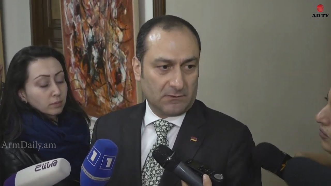 newspaper mockup Արտակ Զեյնալյանը կառավարության կառուցվածքի մասին