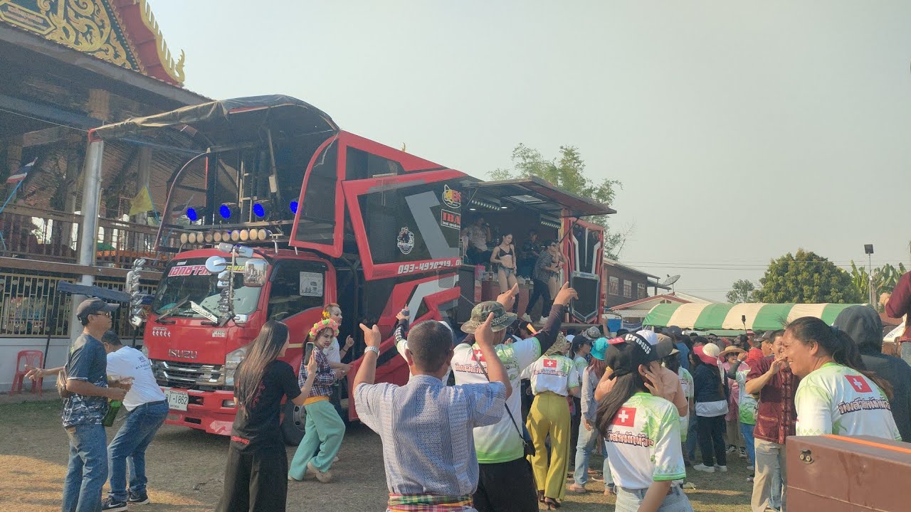 หมอลำใหญ่มาอีกแล้ว #เลาะตลาดงานบุญ บ.บ่อดอกซ้อน ต.พระซอง อ.นาแก จ.นครพนม 