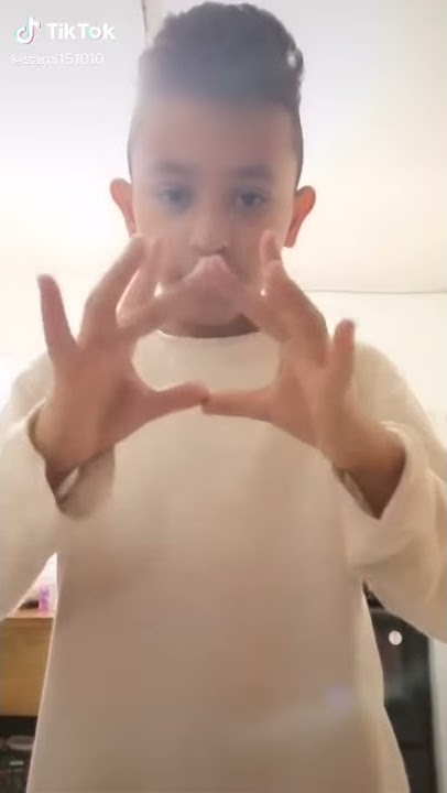 Niño tik tok