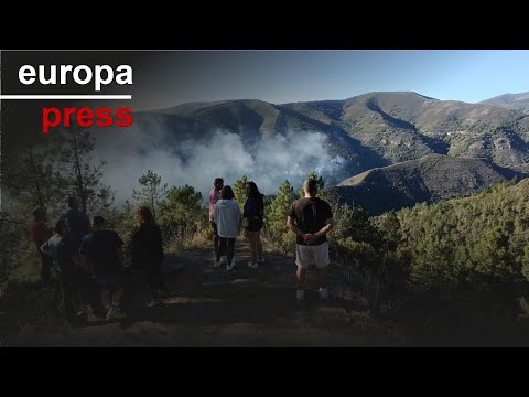 El avance de las llamas en Quiroga (Lugo) y la cercanía a tres aldeas obliga a activar medidas