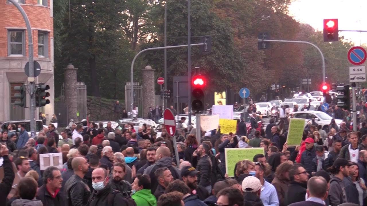 No Green Pass, in migliaia a Milano: 