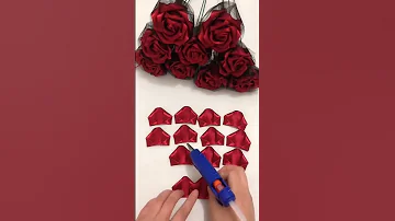 ورد جوري بشرائط الساتان من عند Boutiqueforu 