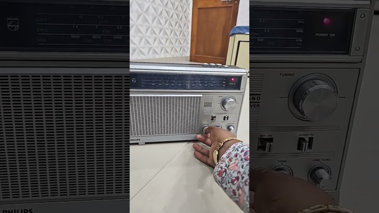 Philips vintage skipper 528 Deluxe 4 band radio. +919023321435