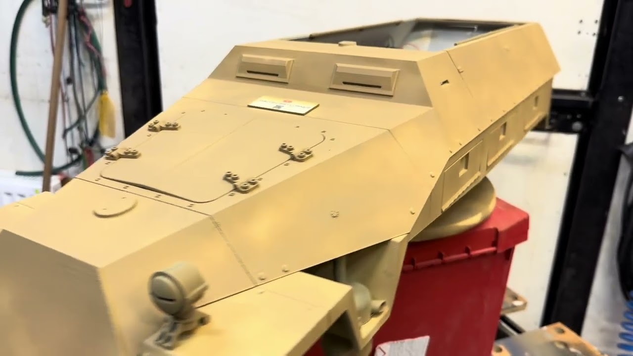 SdKfz 251 gotten a new paint job. 