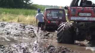 Джип тюнинг Бомба застряла,а Нива ее вытащила :) прикол 4х4 фрифест jeep 4x4 off-road(Джип тюнинг Бомба застряла,а Нива ее вытащила :) прикол 4х4 фрифест jeep 4x4 off-road На моем канале Вы сможете посмот..., 2014-08-10T17:24:44.000Z)