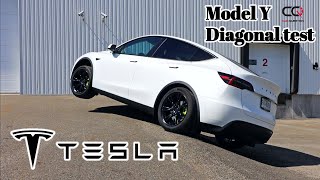 Tesla Model Y Awd Çift Motorlu Çapraz Test Off-Road Asistanı Olan Ve Olmayan