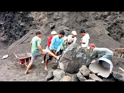 Together Move Large Rocks That Are Obstacles.. - YouTube