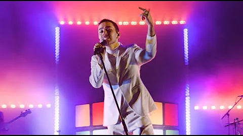 MAX - Love Me Less (Feat. Quinn XCII) LIVE At The ...