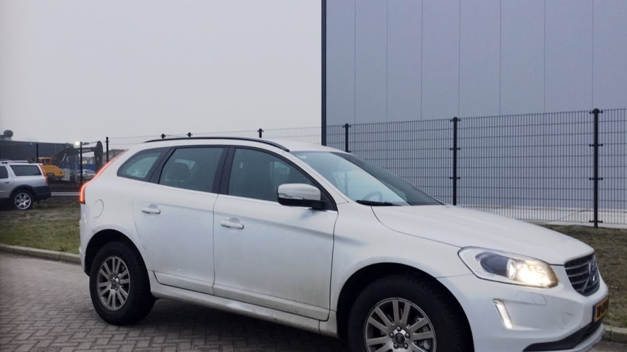 Volvo XC60 2.0 T5 FWD Momentum Navigatie Xenon Alarm