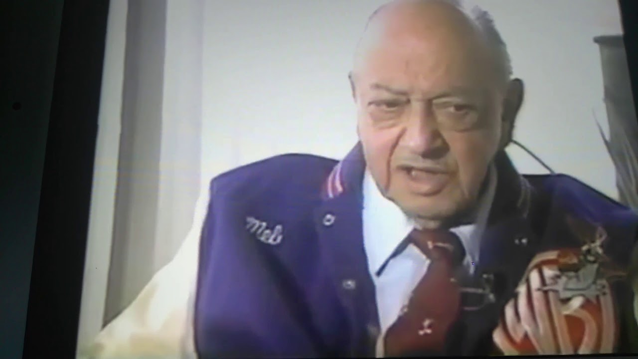 Headline News Story About Mel Blanc's Death One Day After (1989)