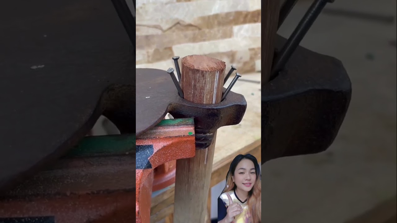 прикрепите ручку мотыги с помощью гвоздей 