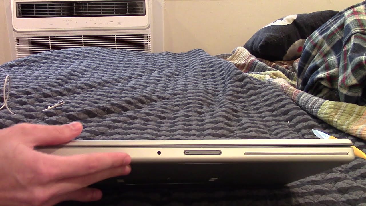 Mid-2007 MacBook Pro Unboxing and First Boot - YouTube