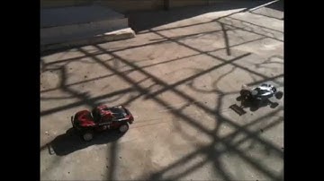 brushless BUGGY vs brushed Short COURSE :)