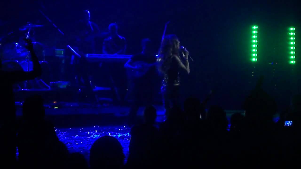 Ekei - Ypervoles - Poia Thysia - Apolyto keno - Anna Vissi - Fabulous Show - Opening (06.11.2009)