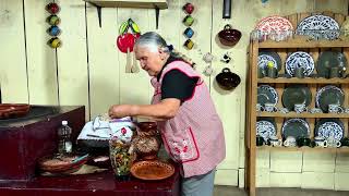 Encobije Unos Huevos Para Almorzar Con Chile Rojo