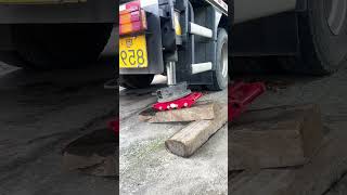 Genius Outrigger Trick Moves Massive Trucks 🛒