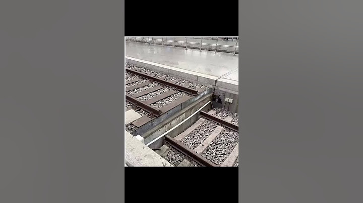 Achtung an Gleis 2! 🛤️🚅😅 #bahn #gleise #db #diebahn #schienen #crash  #zug #bahnhof #ansage #hbf