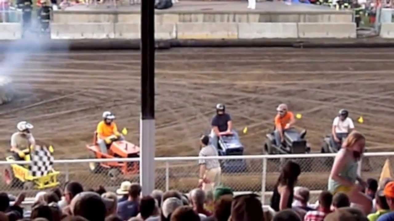 Iroquois County Fairgrounds, Watseka, Illinois - Figure 8 racing action!