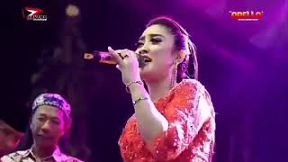 Anisa Rahma-Badai, om Adella live kota lama malang