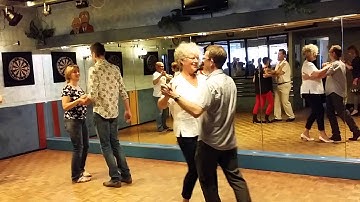 Dansles Salsa LA stijl voor Beginners 1 bij Dansschool Sizzling Salsa.