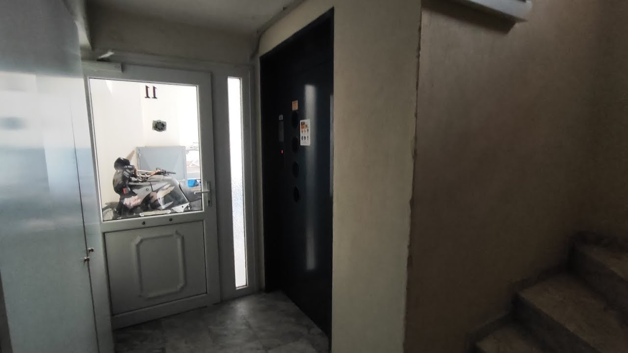 Dusty! 2007 Generic roped hydraulic elevator in apartments @ Alkinou 11, Kavala