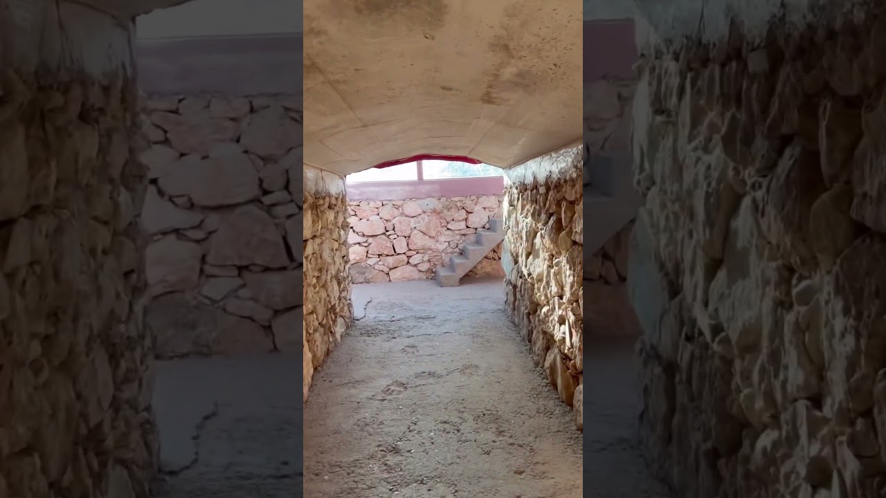 Walking to the under ground viewing station Crocopark  