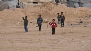 Oroszország hazatelepít 34 ISIS-árvát Szíriából, de még tízezrek vannak táborokban