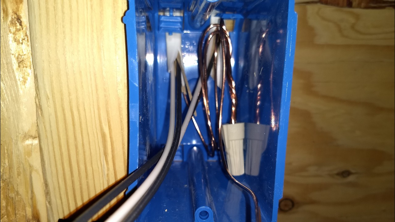 Соединение заземляющих проводов с помощью стандартной клеммной колодки.