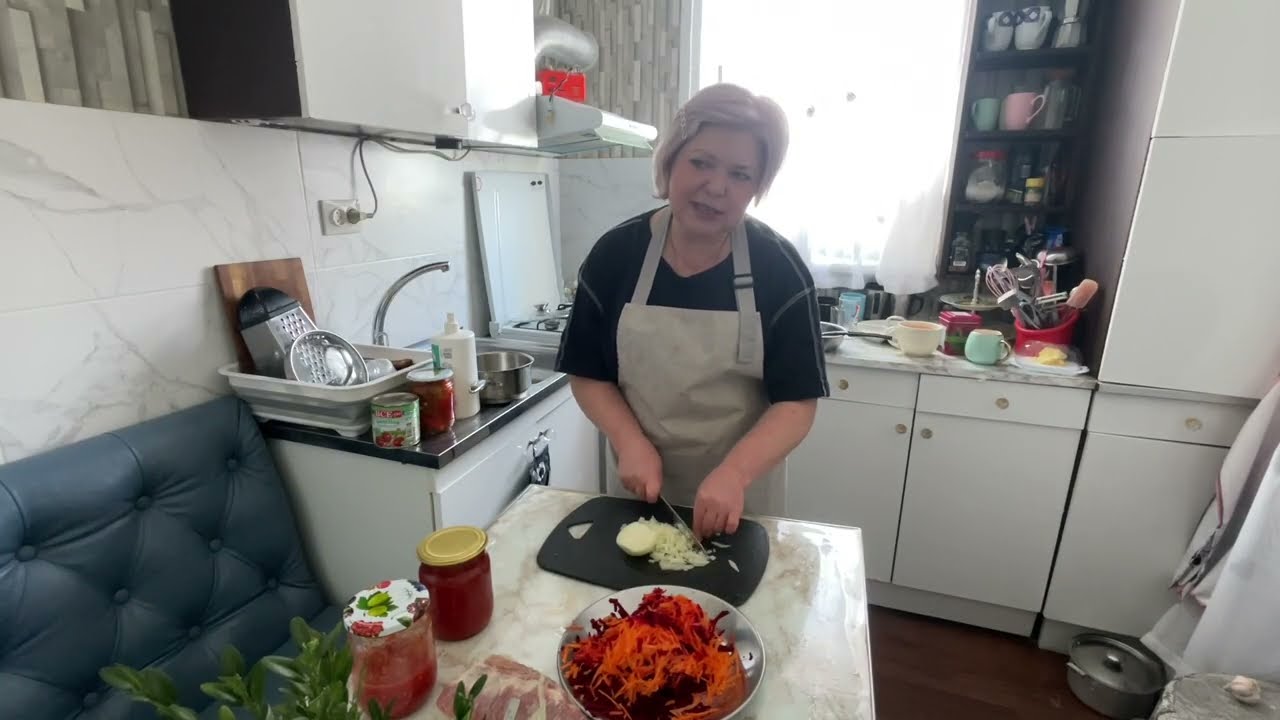 Готовлю борщ как готовила моя бабушка! А у Вас какой рецепт? Рука не поднялась,чебурек из пельменей!