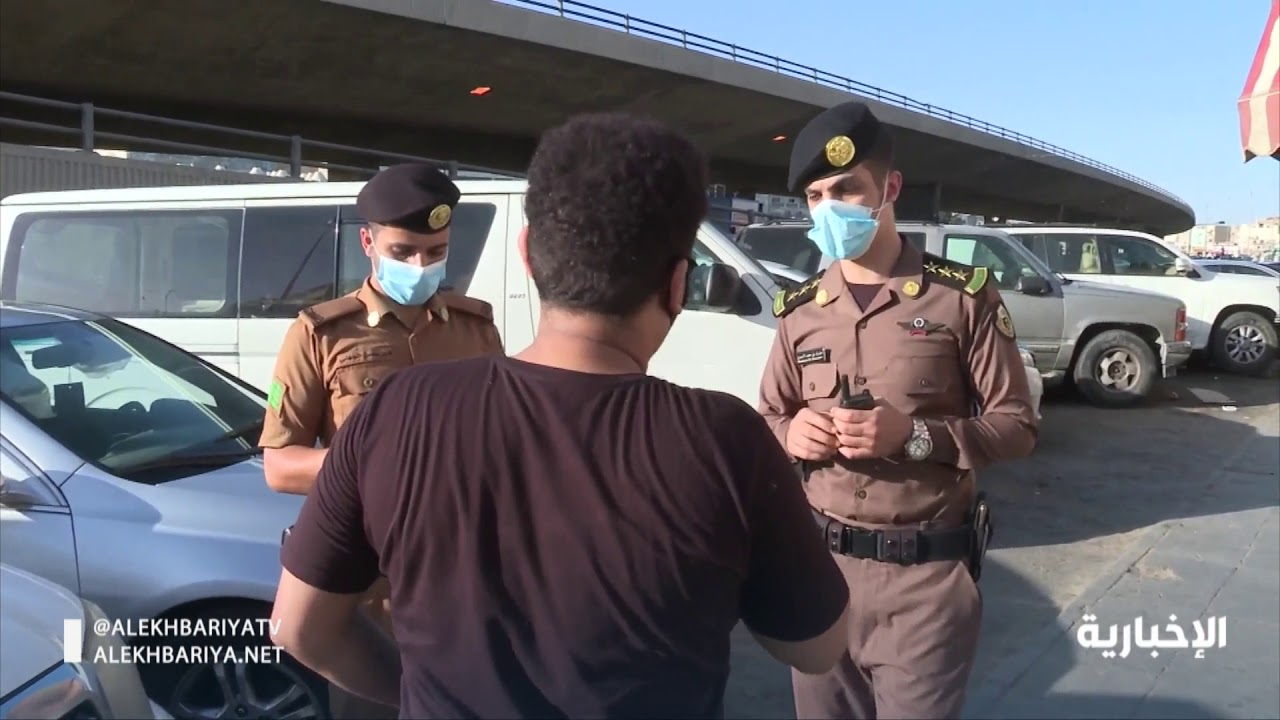 الإخبارية ترصد الجولات الرقابية لشرطة مكة على الأحياء والأسواق الشعبية