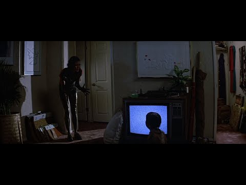 Poltergeist (1982) - Trapped inside the TV