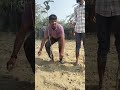 पौधा लगाते हुए