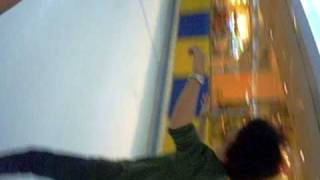 Benazio Mencoba Bermain Ice Skating