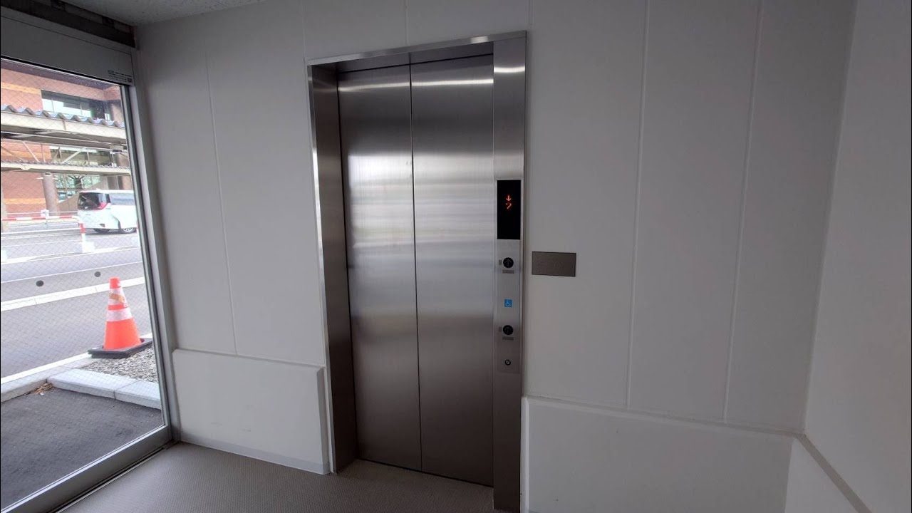 【黒液晶】とかち帯広空港立体駐車場のエレベータ―
