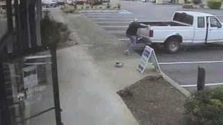 80-Year-Old Grandfather Jumps On Truck to Stop Thieves From Stealing His Bicycle