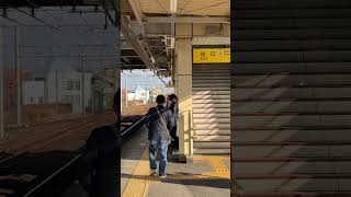 JR東海道本線新所原駅　まもなく2番線に列車がまいります、黄色い点字ブロックまでお下がりください。