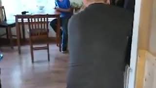 Babalar Ve Bebekler Evde Yalnız Kalırsa