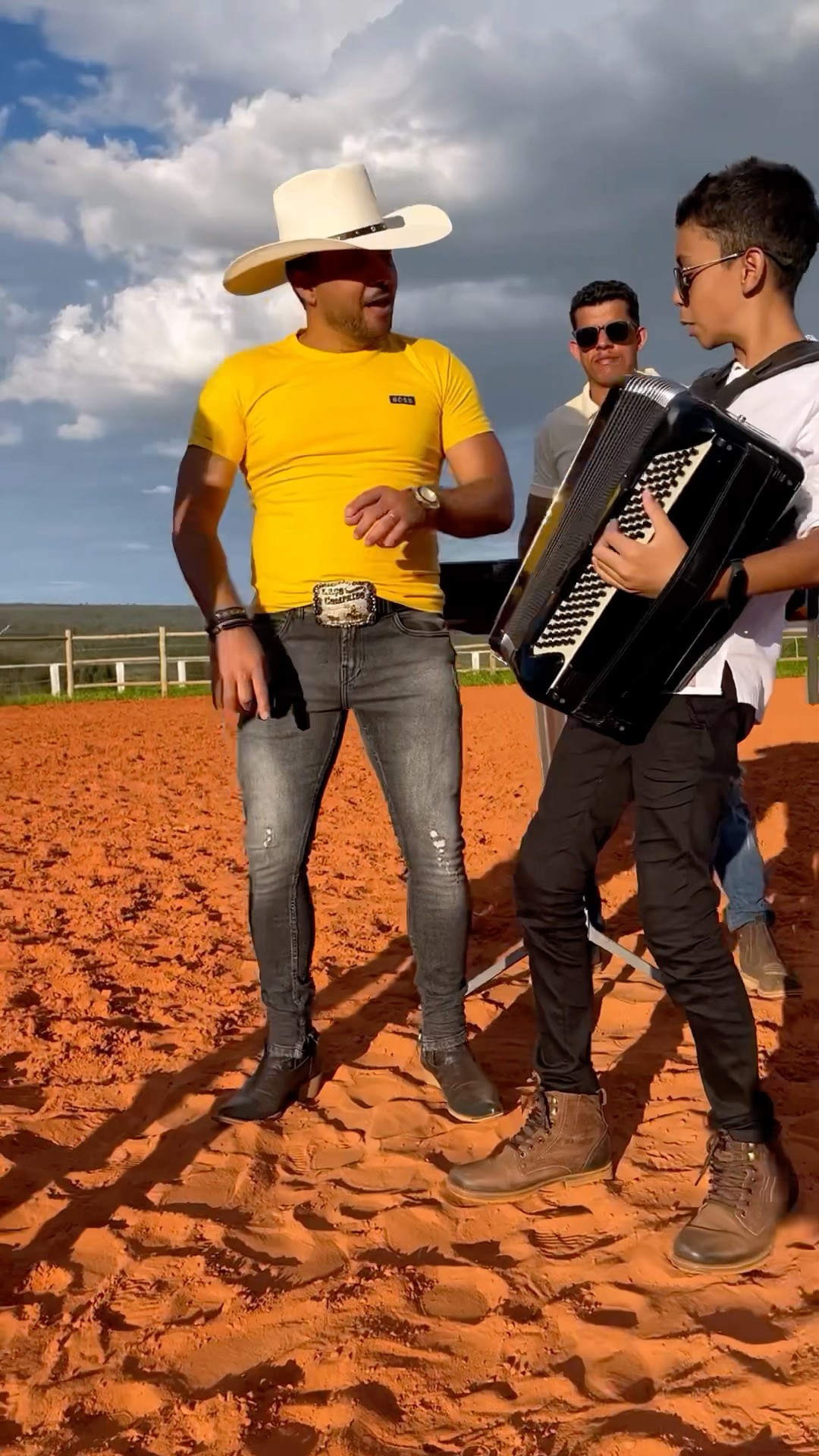 Leãozinho chegou com tudo com mais uma música de sucesso forró do meu Goiás #boanoiteee #estourado