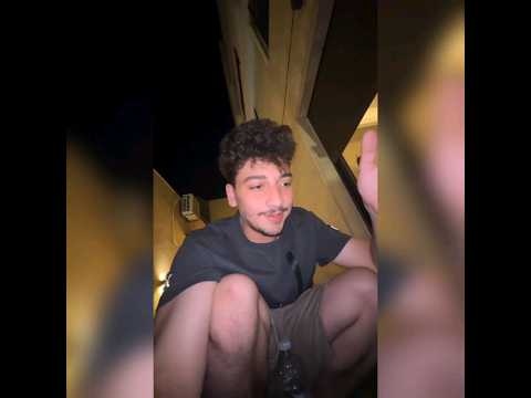 محاولة عمر للتخلص من الحلزون من بيته