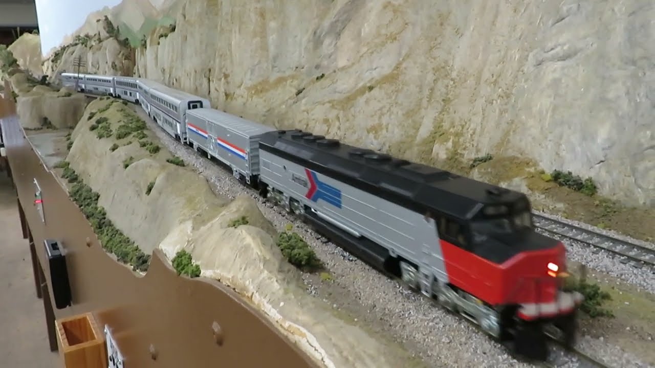 AMTRAK FP45 and CATTLETRAIN 40 YEAR OLDLOCOMOTIVE
