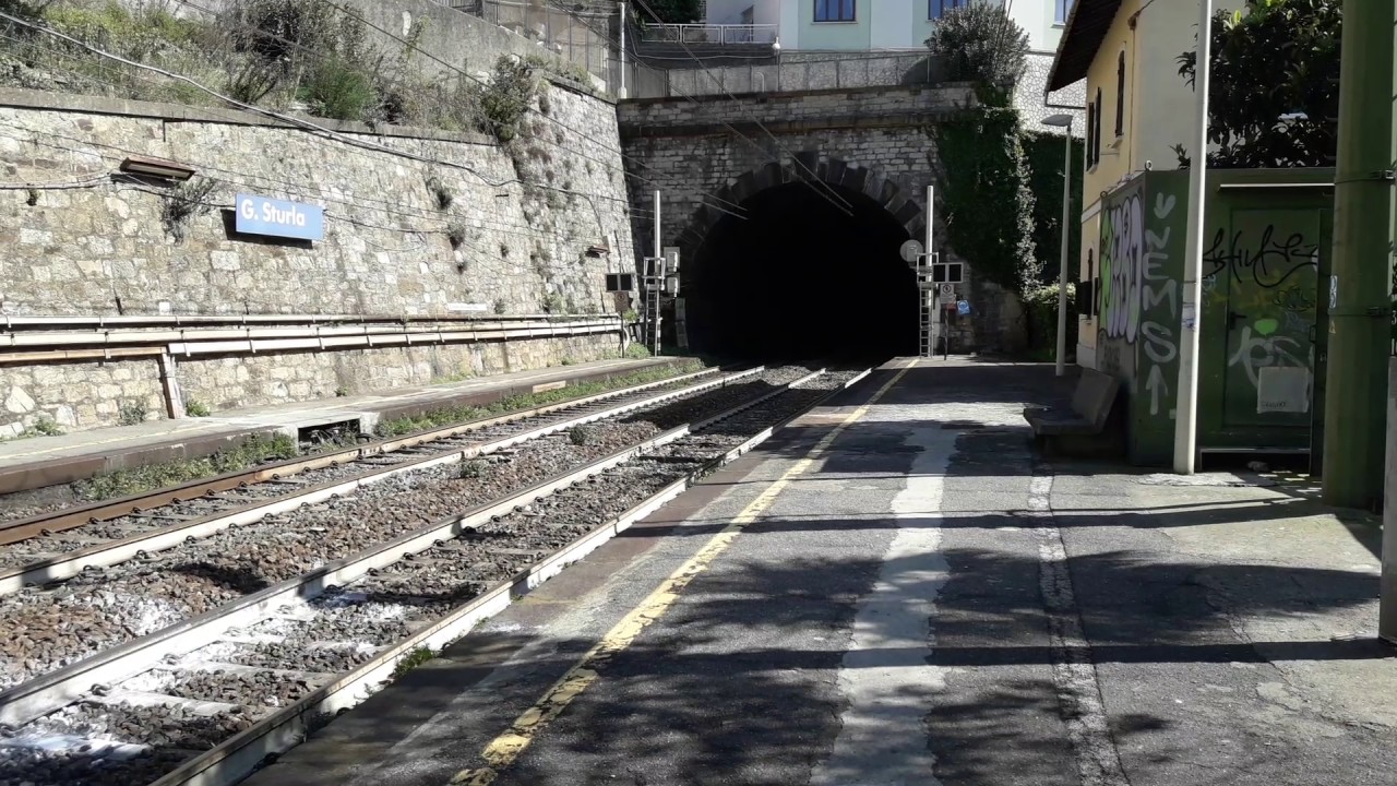 403 009 in testa all' invio di D245 + 2 carrozze letto a Genova Sturla