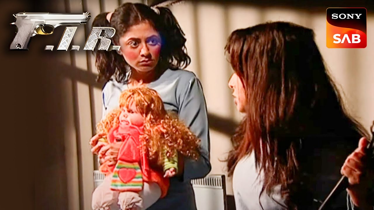 Chandramukhi हाथ में लेकर बैठी है एक 