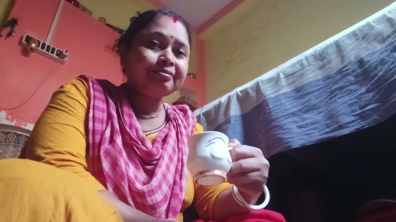 বৃহস্পতিবারের সকালে আমার মা লক্ষ্মী আর বাবাকে ফুল দিয়ে সাজিয়ে দিলাম 🙏🌺🌺🪔