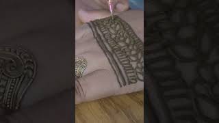 back hand mehndi design perfect for beginners ☘️ 🍀 🌿